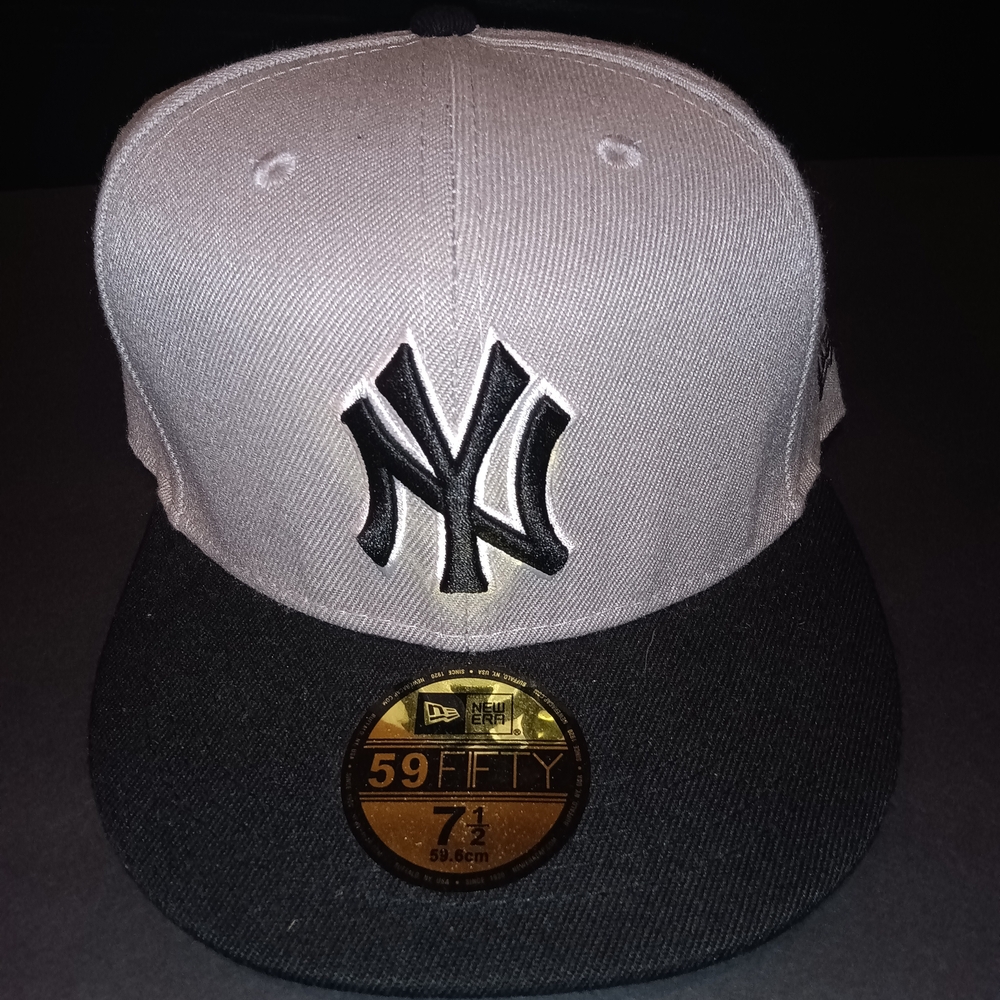 7 1/2 New Era Black and White Yankees Cap Hat Baseball